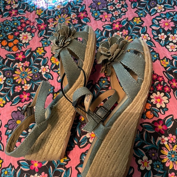 Nine West Jean Wedges - Picture 2 of 4